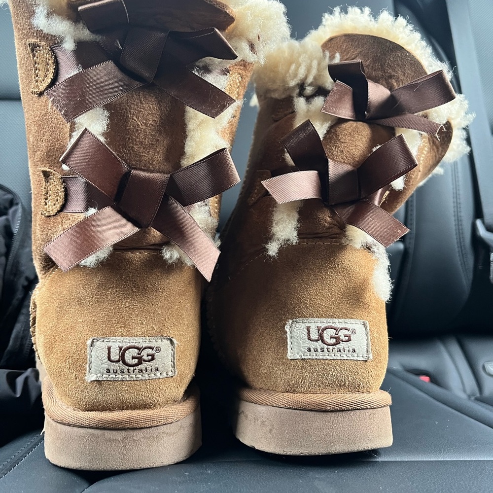 Ugg Bailey Bow Boot size 7 - Picture 4 of 6
